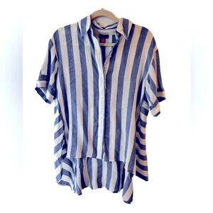 Vince camuto button down high low blouse in great condition size XS​